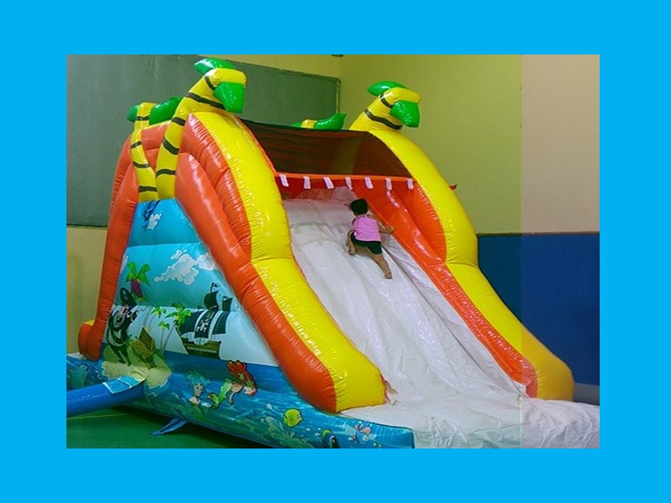 מתקן מתנפח בצבע ירוק במידות 4*4.5